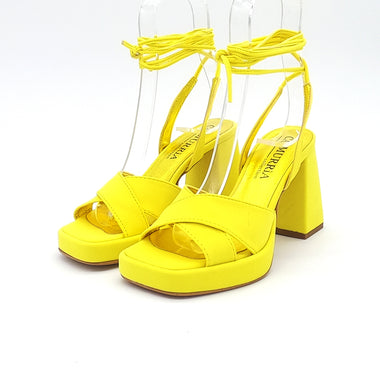 Wide heel sandal with laces