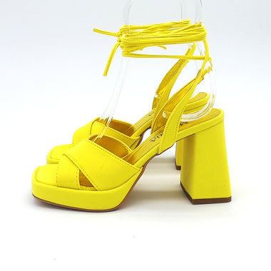 Wide heel sandal with laces