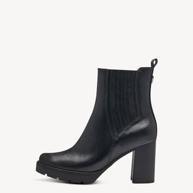 Ankle boot with external side elastic and internal zip