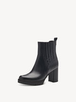 Ankle boot with external side elastic and internal zip