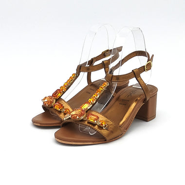 Low heel sandal with stones