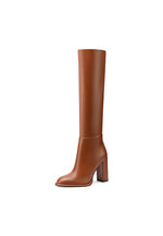 High boot with wide heel and round toe