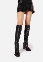 High boot with wide heel and round toe