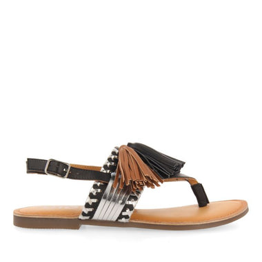 Thong sandal with tassels on the band